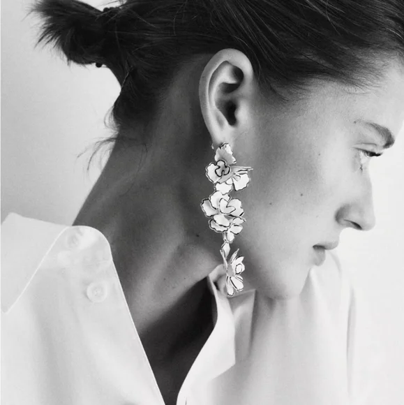 ZARA Contrast Flower Earrings - Picture 4 of 14